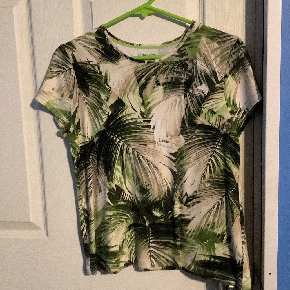 Women’s Green, black & white Leaf Print Croft & Barrow Top Size M
